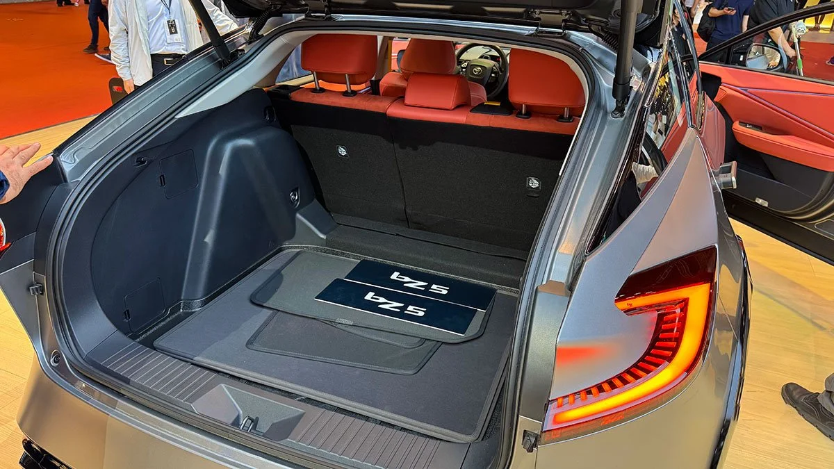 تویوتا bZ5 شاسی‌بلند تمام‌برقی در نمایشگاه شانگهای 2025