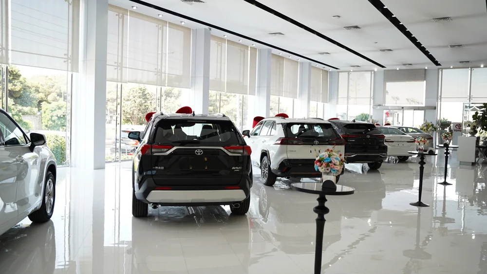 تحویل خودروهای وارداتی تویوتا برای جانبازان در نمایندگی ایرتویا