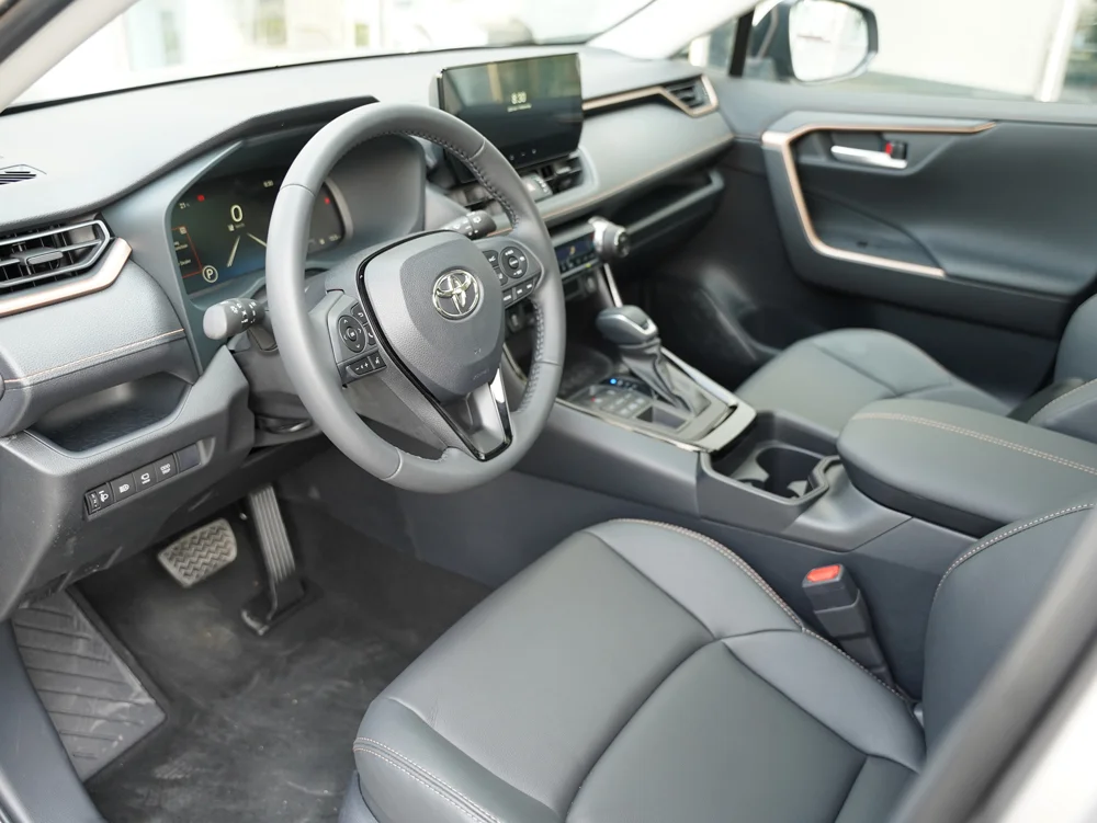 صندلی راننده با تنظیمات برقی و حافظه‌دار