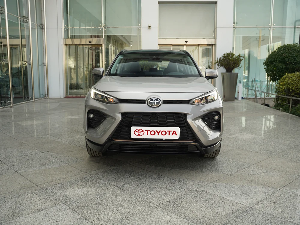 نمای جلو تویوتا وایلدلندر با چراغ‌های LED باریک