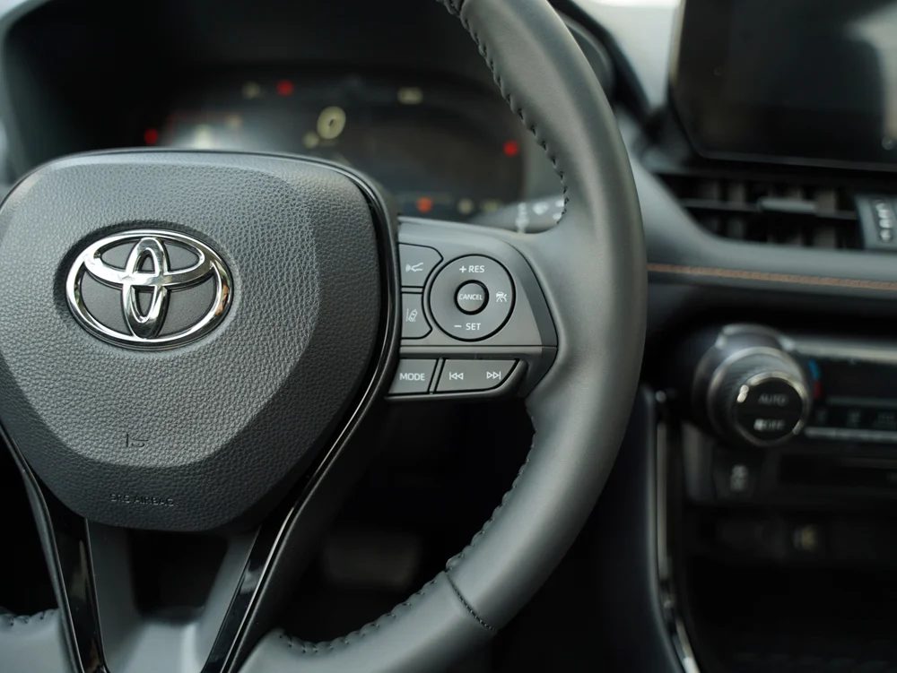 آیکون کروز کنترل تطبیقی در نمایشگر دیجیتال