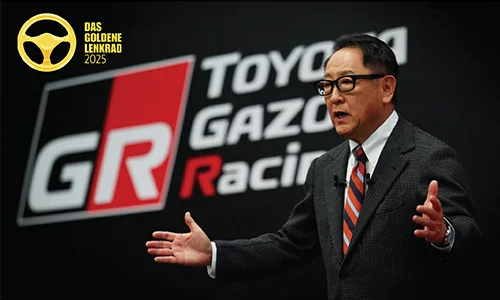 آکیو تویودا در مراسم معرفی دستاوردهای تویوتا و دریافت جایزه فرمان طلایی ۲۰۲۵