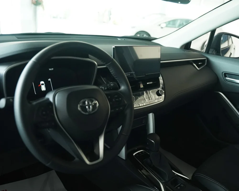نمای کلی از فضای داخلی و کابین تویوتا فرانت لندر