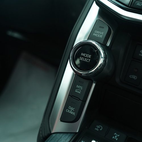 دکمه-Sport-mode-تویوتا-لندکروز-اتاق-300-سفید-ایرتویا