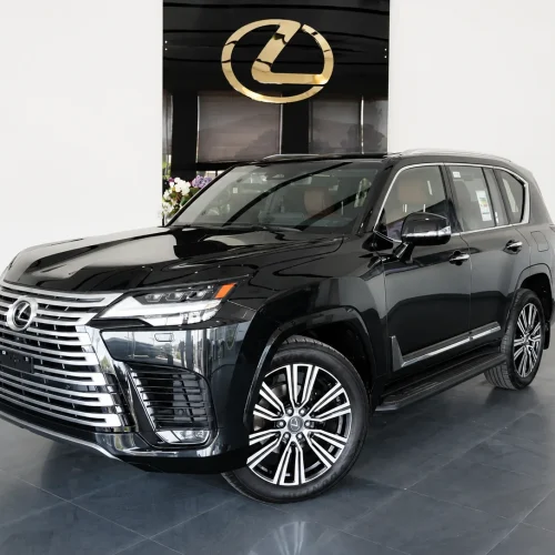 نمای سه رخ جلوی لکسوس LX Signature