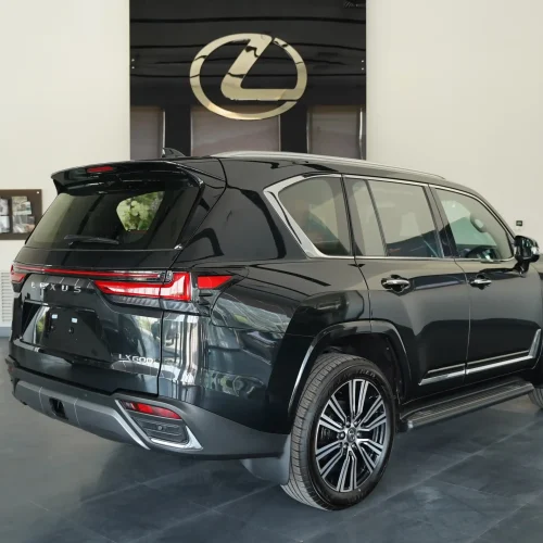 نمای سه رخ عقب لکسوس LX Signature