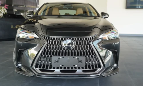 نمای کامل جلو لکسوس NX350h مشکی ایرتویا