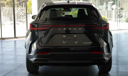 نمای کامل عقب لکسوس NX350h مشکی ایرتویا