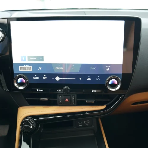 نمایشگر مرکزی و کنترل‌های کنسول لکسوس NX350h ایرتویا