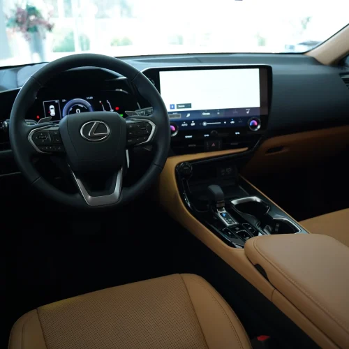 فرمان، نمایشگر و کابین جلو لکسوس NX350h ایرتویا