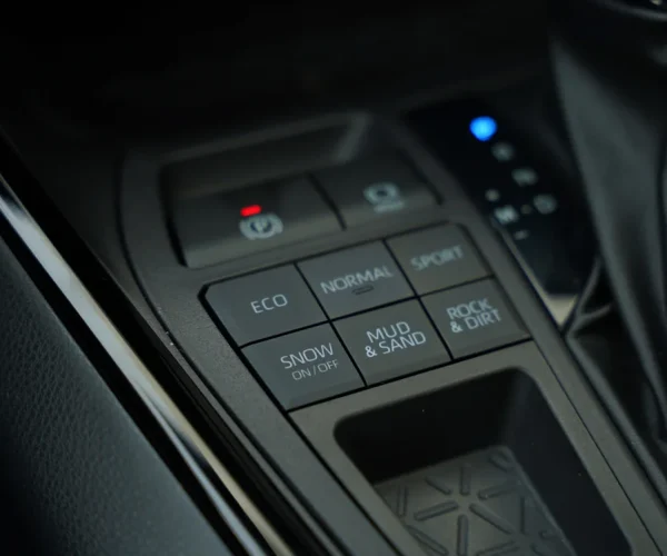 کلیدهای-انتخاب-حالت-رانندگی-در-تویوتا-وایلدلندر-2025