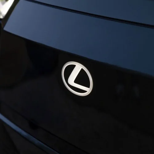 لوگوی لکسوس در بخش عقب Lexus TZ 2027