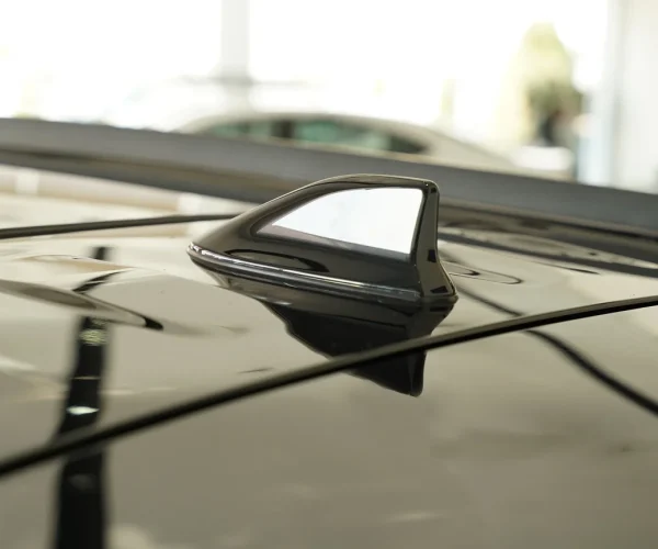 آنتن باله کوسه‌ای روی سقف تویوتا فرانت لندر