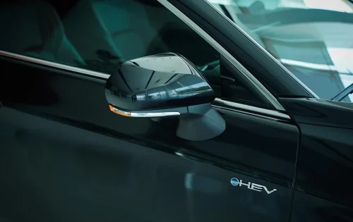 آینه-بغل-تویوتا-آوالون-هیبرید-با-نشان-ghv-و-دوربین-جانبی