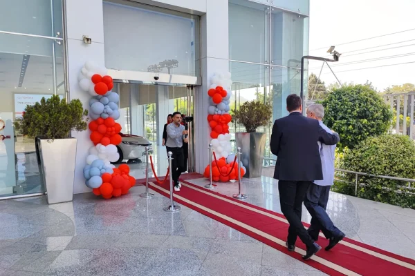 مراسم تحویل خودرو تویوتا به حضور جانبازان