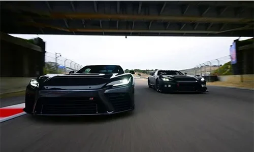 Toyota GR GT و GR GT3 در حال حرکت در پیست لاگونا سکا