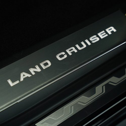 جاپایی-تویوتا-لندکروز-VXR-اتاق-300-ایرتویا