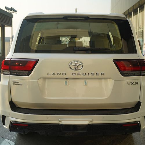 پشت-تویوتا-لندکروز-VXR-سفید-2025-ایرتویا