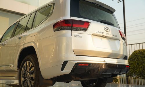 پشت-تویوتا-لندکروز-اتاق-300-سفید-2025-ایرتویا