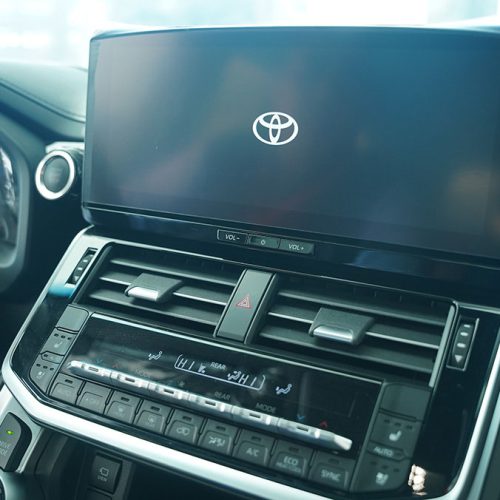 مانیتور-تویوتا-لندکروز-اتاق-300-سفید-ایرتویا