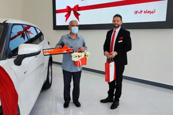 لحظه تحویل خودرو تویوتا به جانباز