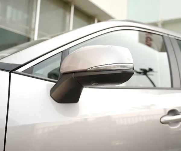 آینه-جانبی-با-چراغ-راهنما-در-تویوتا-وایلدلندر-2025