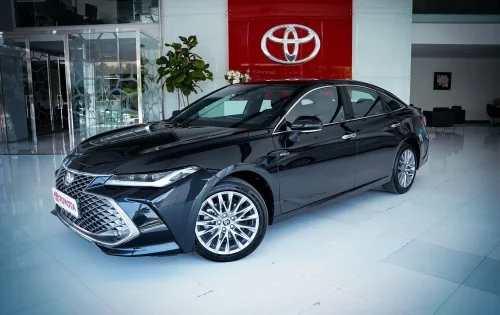 نمای-جانبی-کامل-تویوتا-آوالون-هیبرید-در-ایرتویا