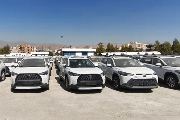 نصب پلاک در زمان تحویل تویوتا در ایرتویا