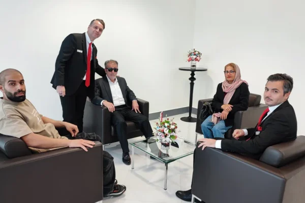 مراسم تحویل خودرو تویوتا به حضور جانبازان