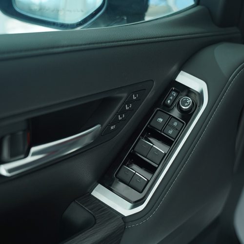 دکمه-درب-تویوتا-لندکروز-VXR-در-ایرتویا