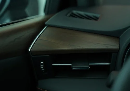 قسمت-زیر-داشبورد-و-خروجی-هوا-در-تویوتا-آوالون-هیبرید