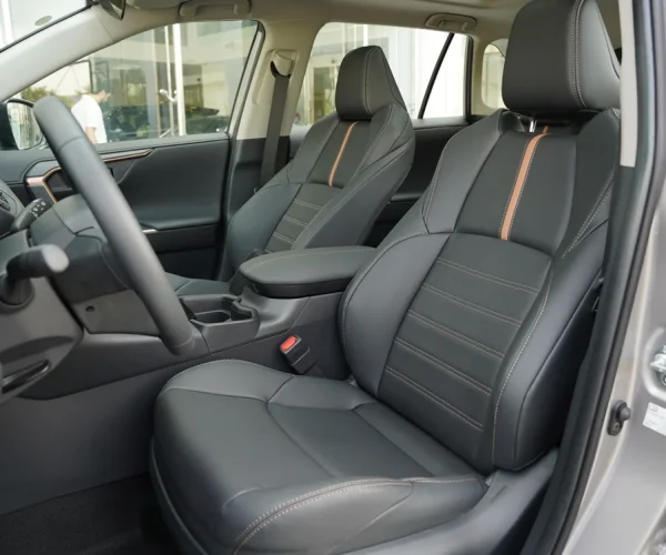 صندلی-سرنشین-جلبا-روکش-چرمی-مشکی-با-تنظیمات-برقی-تویوتا-وایلدلندر-2025