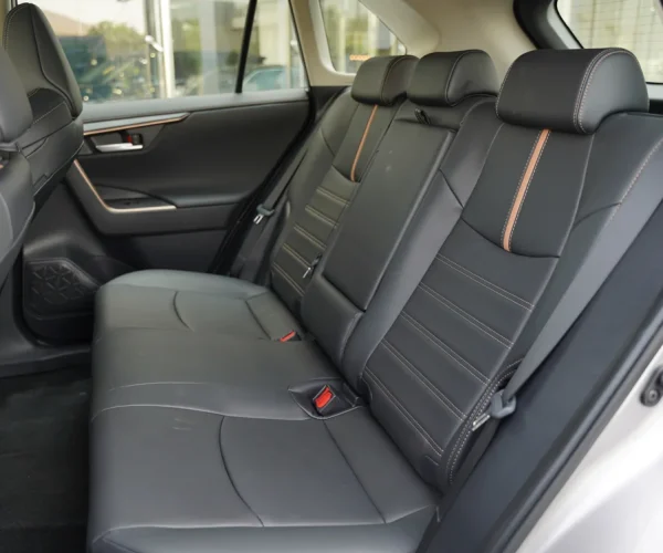 صندلی-سرنشین-عقب-با-فضا-پای-در-کابین-تویوتا-وایلدلندر-2025