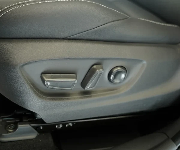 تنظیم برقی صندلی راننده در تویوتا فرانت لندر