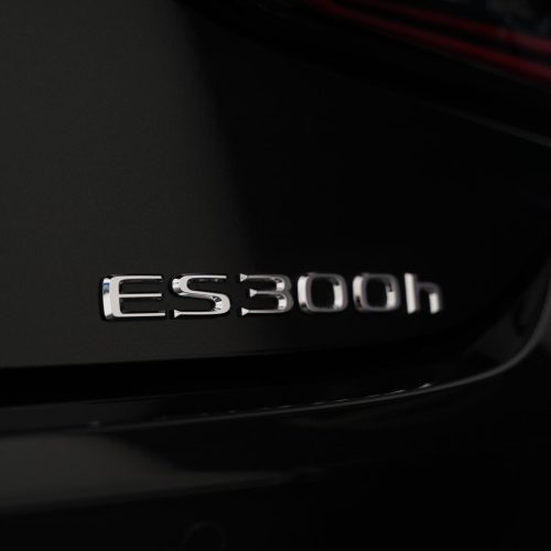 لوگوی عقب لکسوس ES 300 ایرتویا