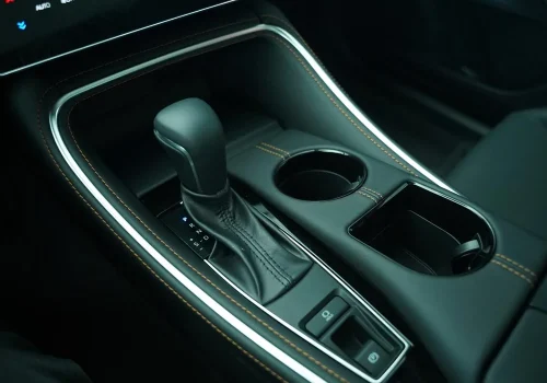 کنسول-میانی-با-دنده-و-جایگاه-لیوان-تویوتا-آوالون-هیبرید