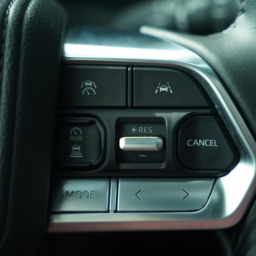 دکمه-های-تویوتا-لندکروز-LC300-VXR-ماهان-صنعت-پارس