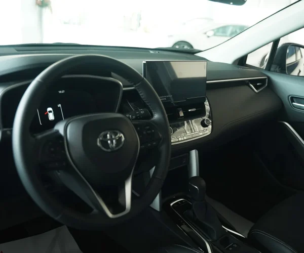 نمای کلی از فضای داخلی و کابین تویوتا فرانت لندر