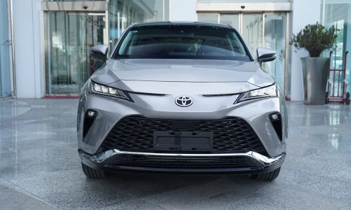 نمای جلو تویوتا ونزا 2025 وارداتی ویژه جانبازان