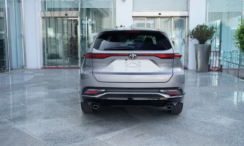 نمای جانبی تویوتا ونزا 2025 با طراحی اسپرت