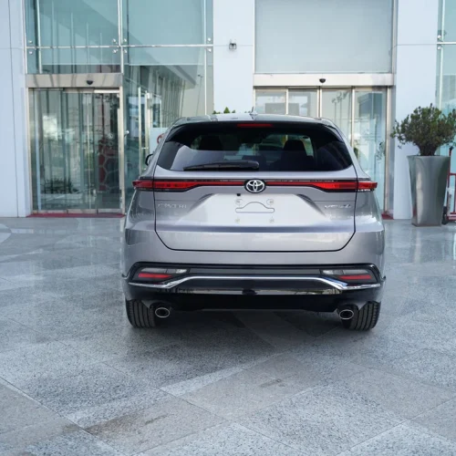 نمای جانبی تویوتا ونزا 2025 با طراحی اسپرت