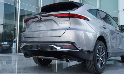 نمای جانبی تویوتا ونزا 2025 با طراحی اسپرت