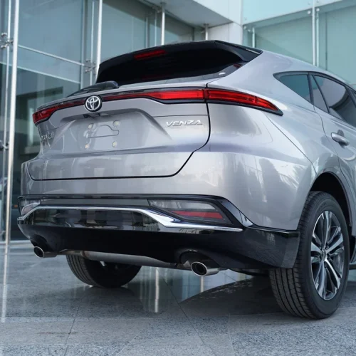 نمای جانبی تویوتا ونزا 2025 با طراحی اسپرت