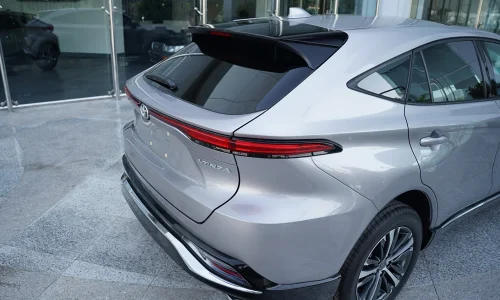 نمای جانبی تویوتا ونزا 2025 با طراحی اسپرت