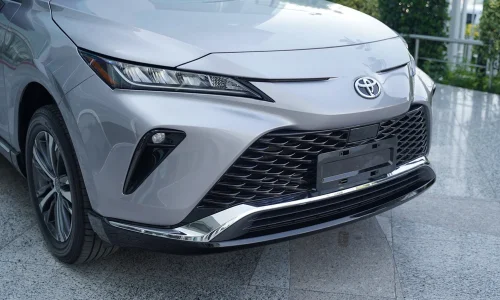 نمای جلو تویوتا ونزا 2025 وارداتی ویژه جانبازان