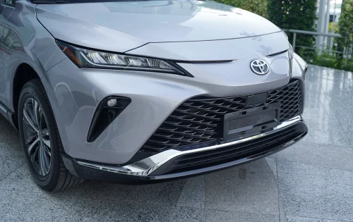 نمای جلو تویوتا ونزا 2025 وارداتی ویژه جانبازان