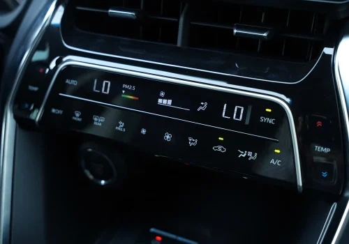 کابین لوکس تویوتا ونزا 2025 با امکانات رفاهی