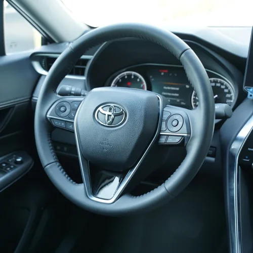 کابین لوکس تویوتا ونزا 2025 با امکانات رفاهی