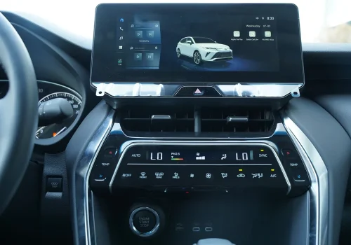 کابین لوکس تویوتا ونزا 2025 با امکانات رفاهی