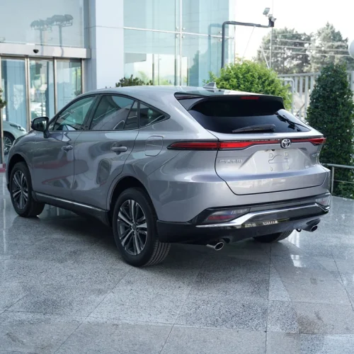 نمای جانبی تویوتا ونزا 2025 با طراحی اسپرت